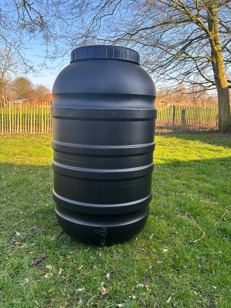 Zwarte regenton 220L, Tuin en Terras, Regentonnen, 150 liter of meer, Ophalen of Verzenden, Zo goed als nieuw