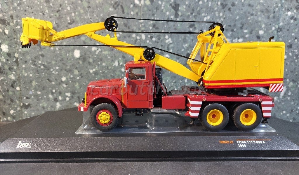 Tatra 111D 030 A 1958 rood/geel 1/43 Ixo V902, Hobby en Vrije tijd, Modelauto's | 1:43, Nieuw, Bus of Vrachtwagen, Overige merken