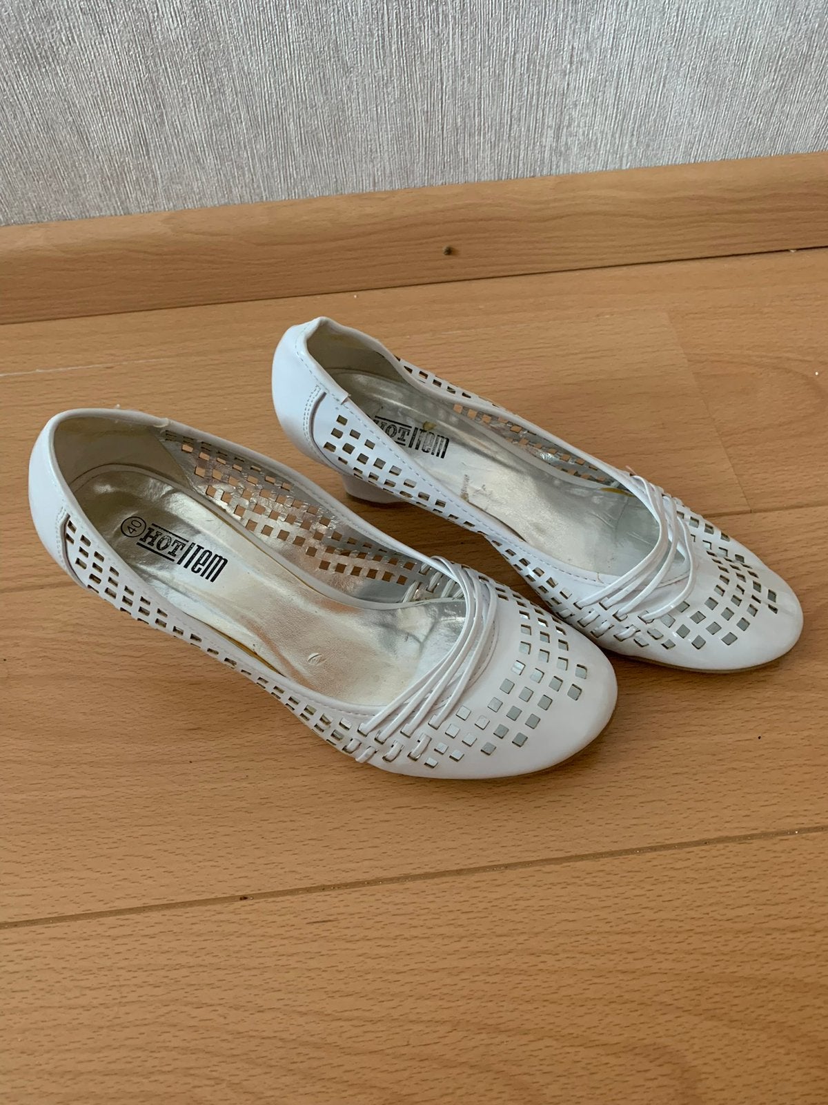 Witte Hot Item Schoenen Maat 40, Ophalen of Verzenden, Zo goed als nieuw, Wit, Sneakers of Gympen