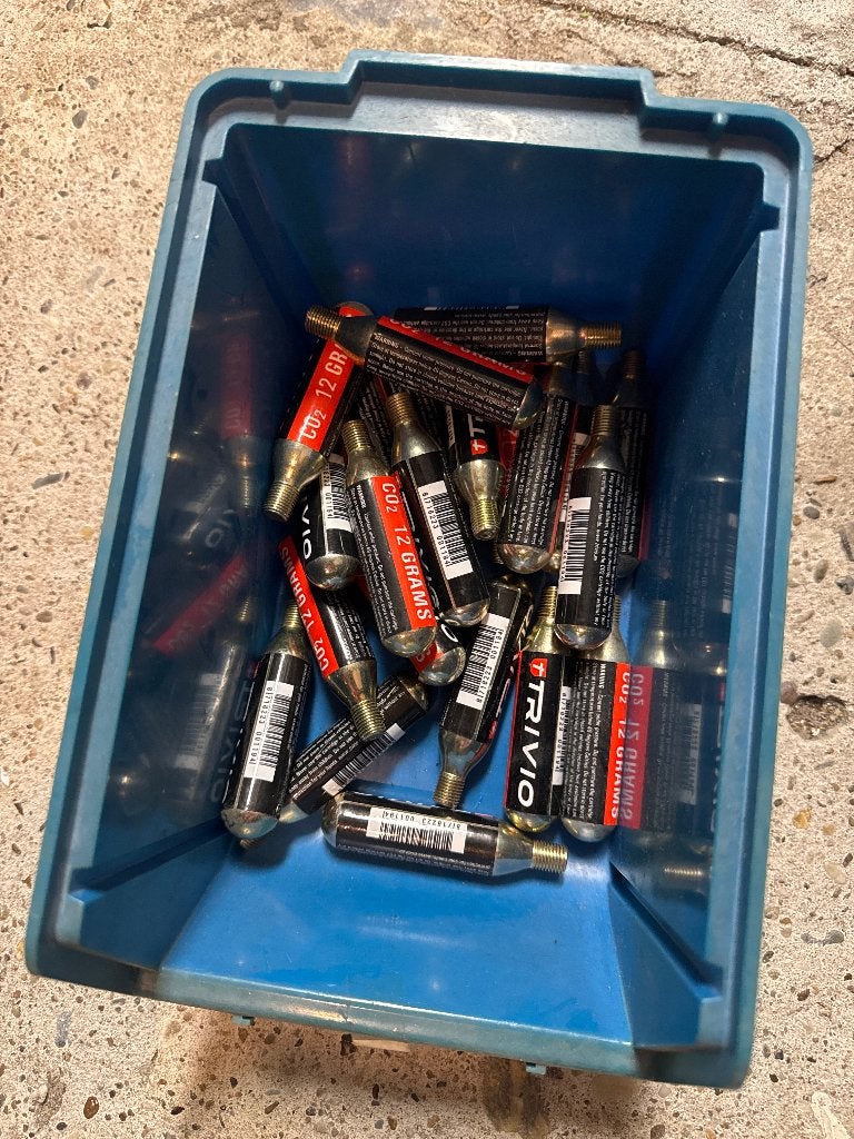 CO2 patronen 12 gr met draad 22 st., Ophalen
