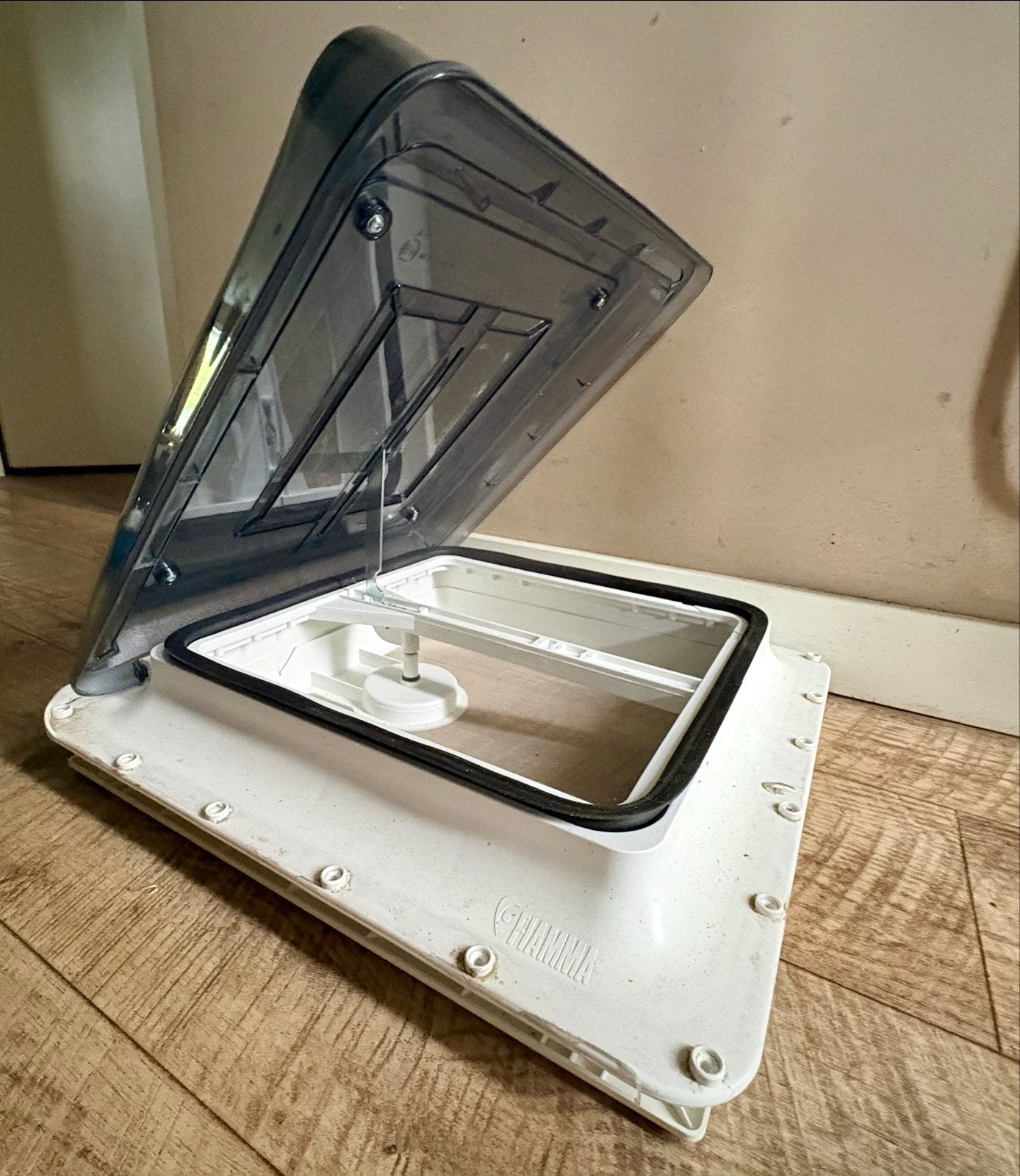 Fiamma dakraam 40x40cm met vliegengaas, Caravans en Kamperen, Ophalen, Zo goed als nieuw