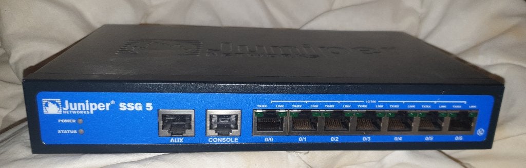 Juniper Networks SSG 5 SB. in mooie staat., Computers en Software, Netwerk switches, Ophalen of Verzenden, Zo goed als nieuw