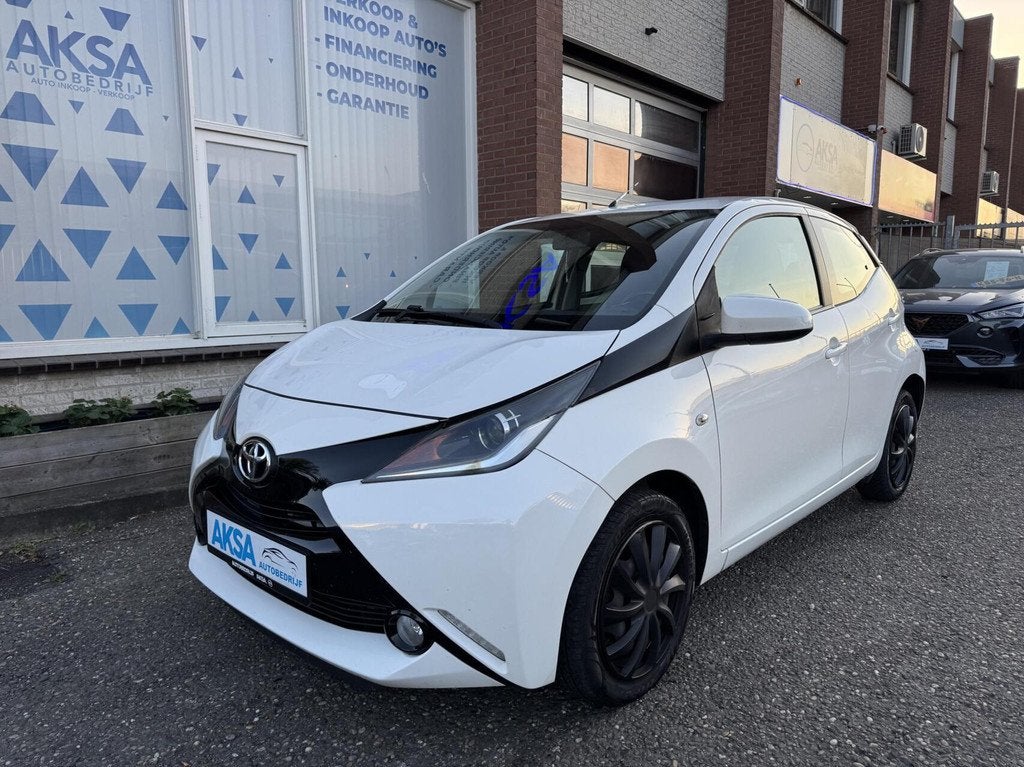 Toyota Aygo 1.0 VVT-i x-play Camera Airco Bluetooth, Auto's, Toyota, Euro 5, Gebruikt, LED verlichting, 4 stoelen