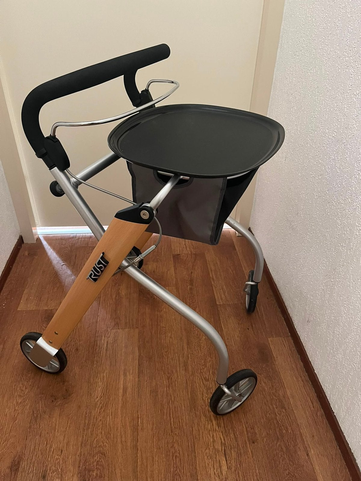 Rollator voor binnenshuis, met dienblad, Ophalen, Zo goed als nieuw