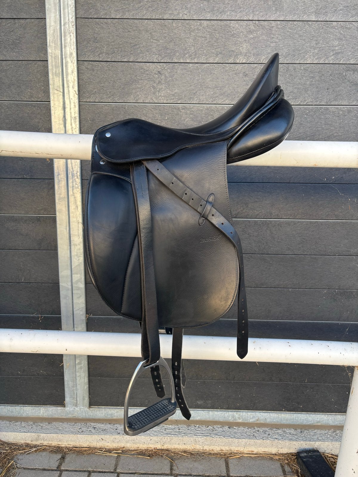 Passier dressuur zadel 16,5 inch, Dieren en Toebehoren, Ophalen, Passier, Dressuur, Zo goed als nieuw