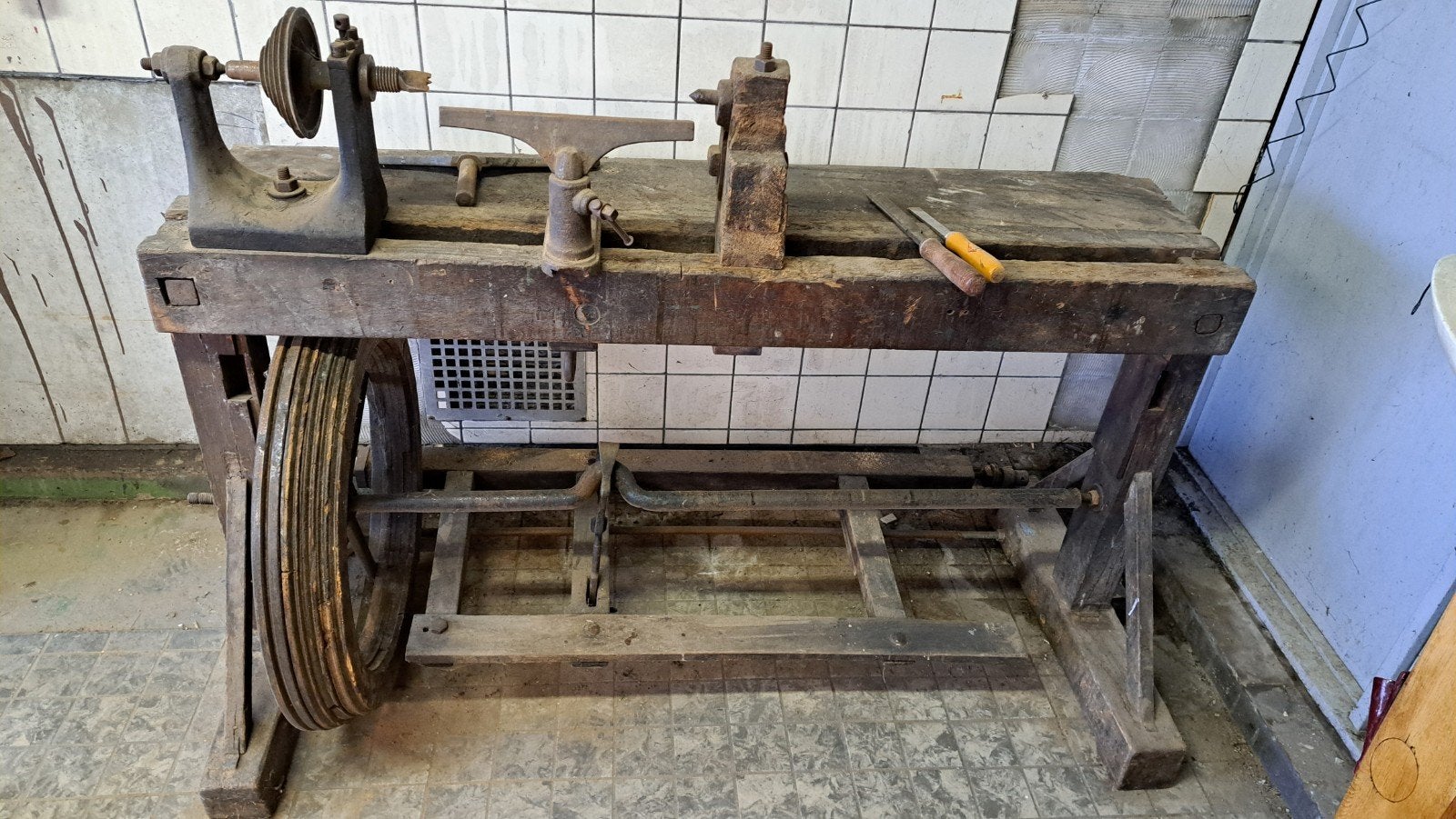 Houtdraaibank antiek, Antiek en Kunst, Antiek | Gereedschap en Instrumenten, Ophalen