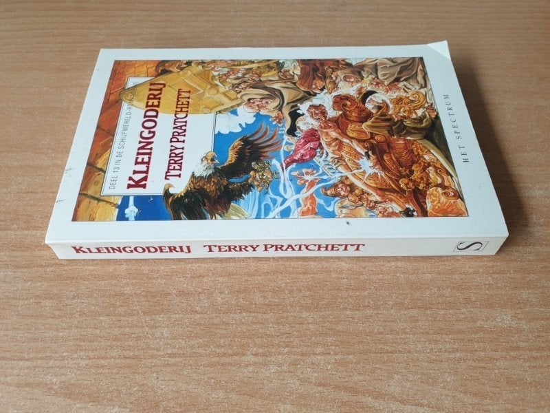 Terry Pratchett - Kleingoderij (13e deel), Boeken, Verzenden, Gelezen, Terry Pratchett