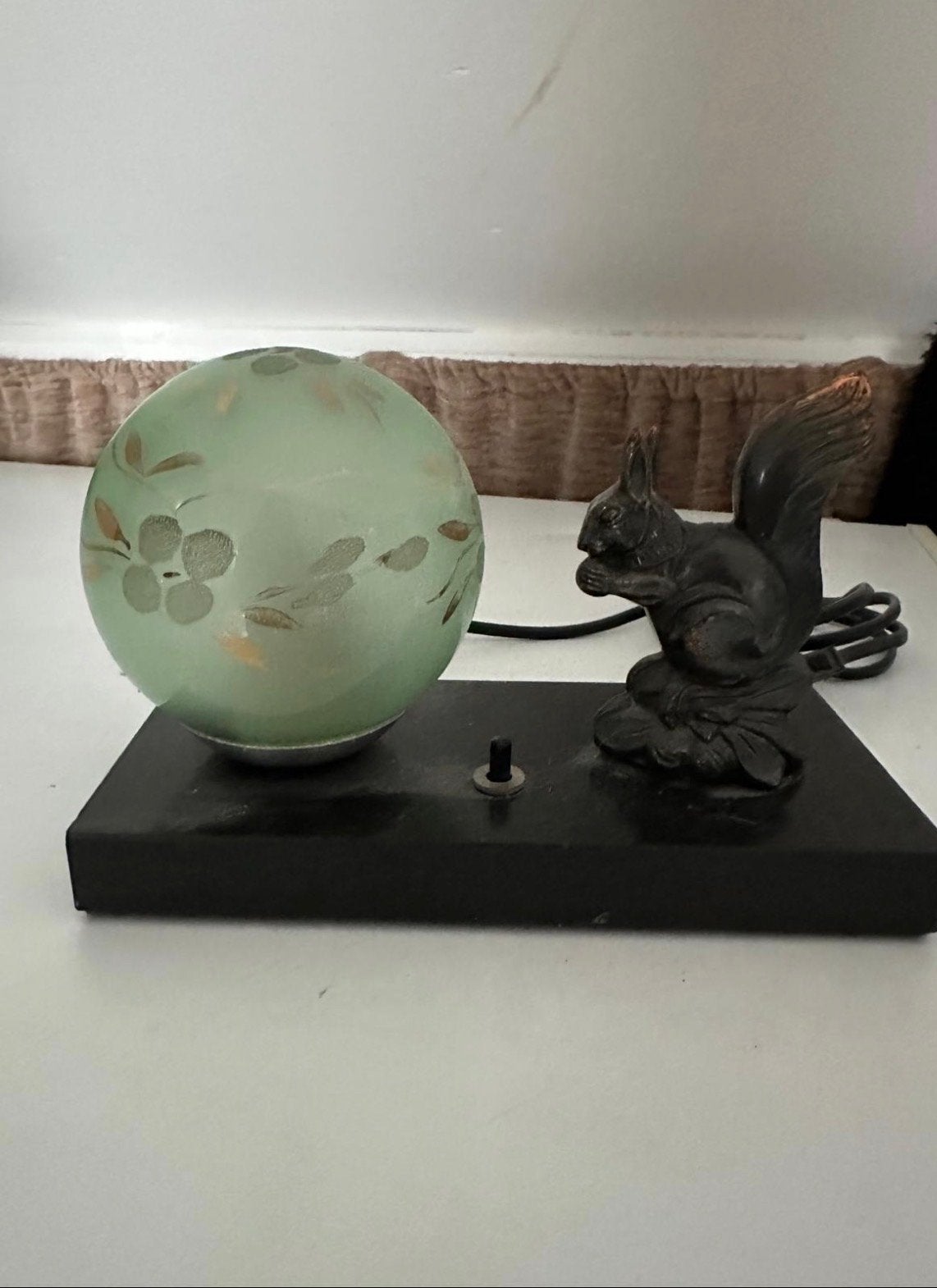 Vintage lamp met eekhoorn en glazen bol, Ophalen of Verzenden