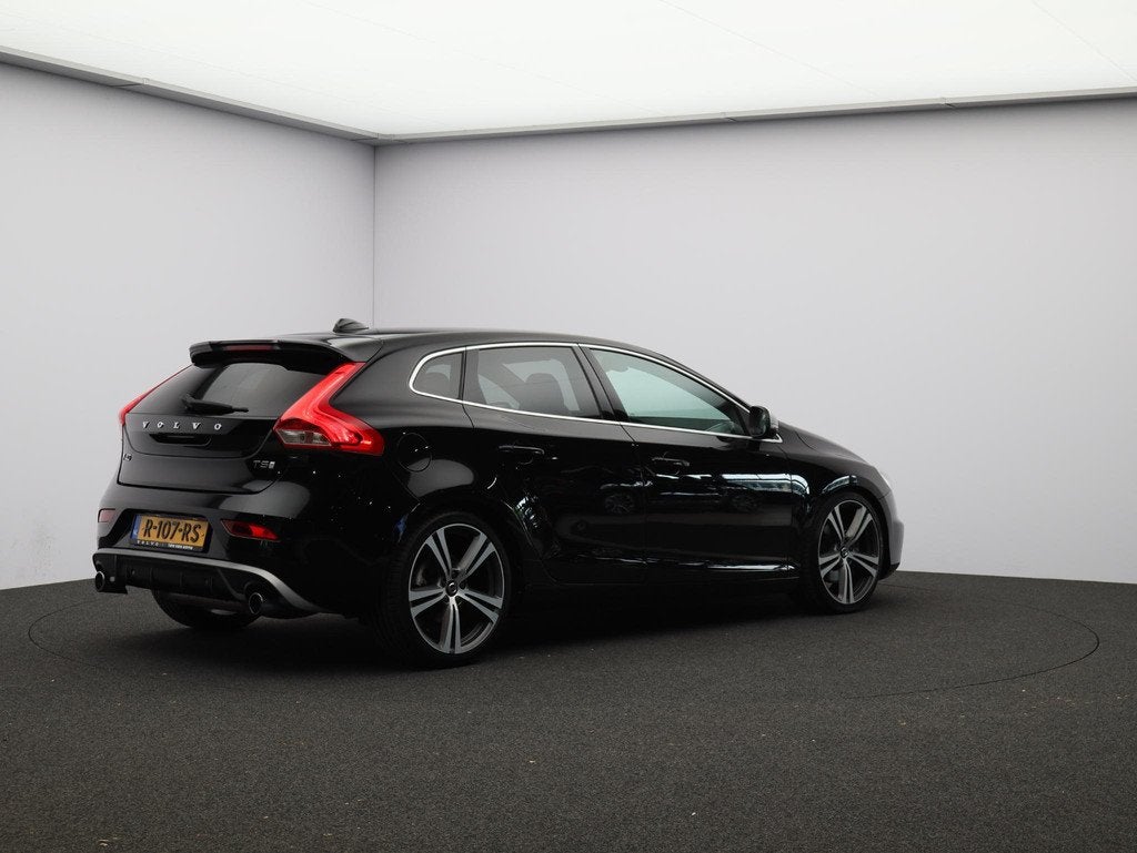 Volvo V40 T5 245pk R-Design / Stoel+voorruitverwarming / Par, Gebruikt, Euro 6, 4 cilinders, Zwart