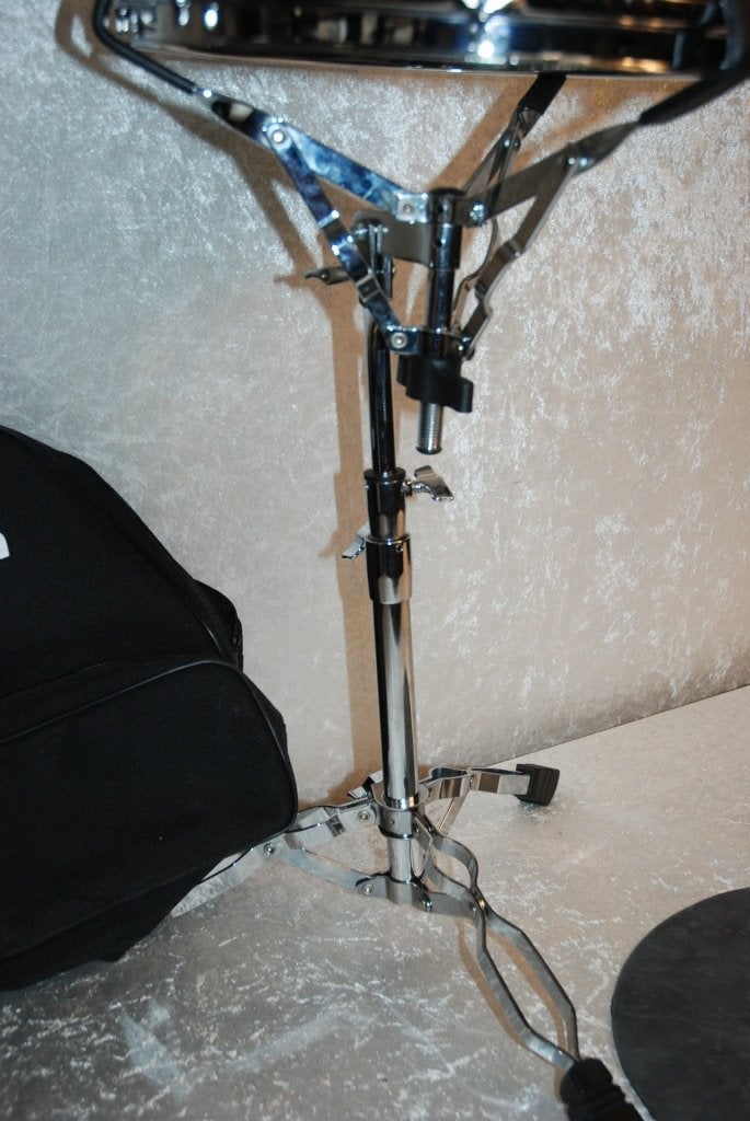 Millenium Metalen snaredrum met standaard en hoes en demppad, Gebruikt, ., Drums of Percussie, Millenium