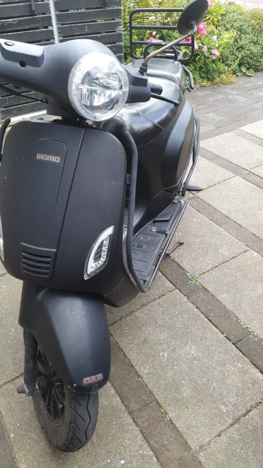 Momo scooter - Mat zwart, Ophalen of Verzenden, Zo goed als nieuw, Momo, Benzine