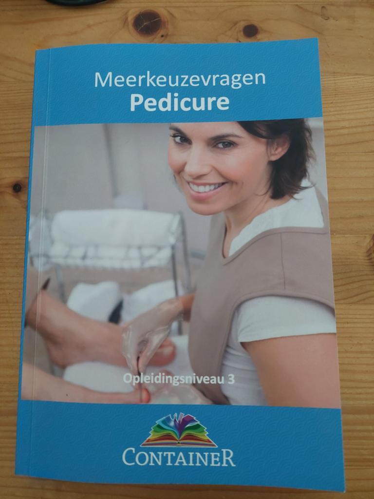 Meerkeuzevragen Pedicure Opleidingsniveau 3, Onbekend, Ophalen of Verzenden, Zo goed als nieuw, MBO