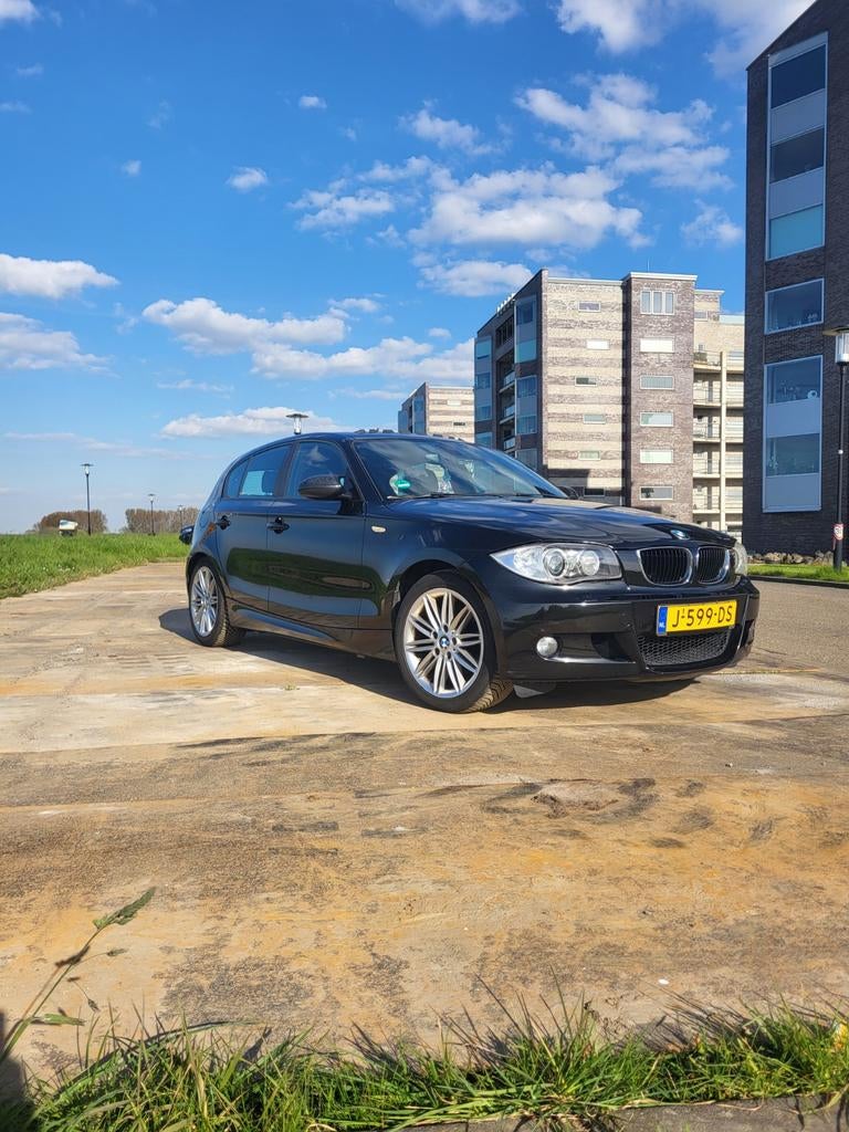 BMW 1-Serie 2.0 120I 5DR 2008 Zwart met M pakket, Auto's, BMW, 1-Serie, Achterwielaandrijving, 1995 cc, 4 cilinders