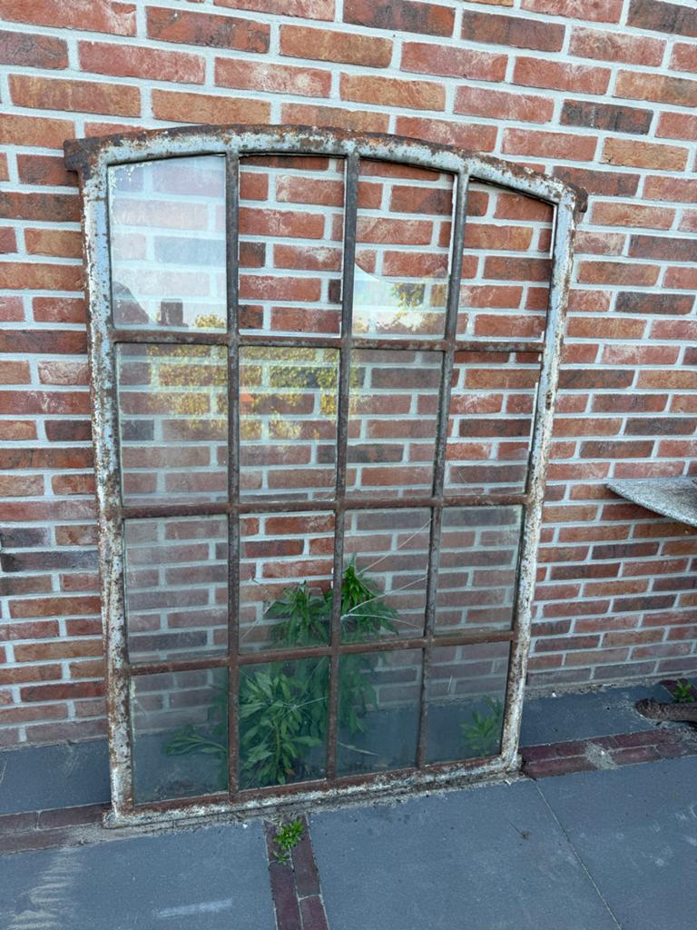 Oud ijzeren raam met glas - Decoratief, Doe-het-zelf en Verbouw, Glas en Ramen, Gevelraam of Ruit, Gebruikt, 80 tot 120 cm, 120 tot 160 cm