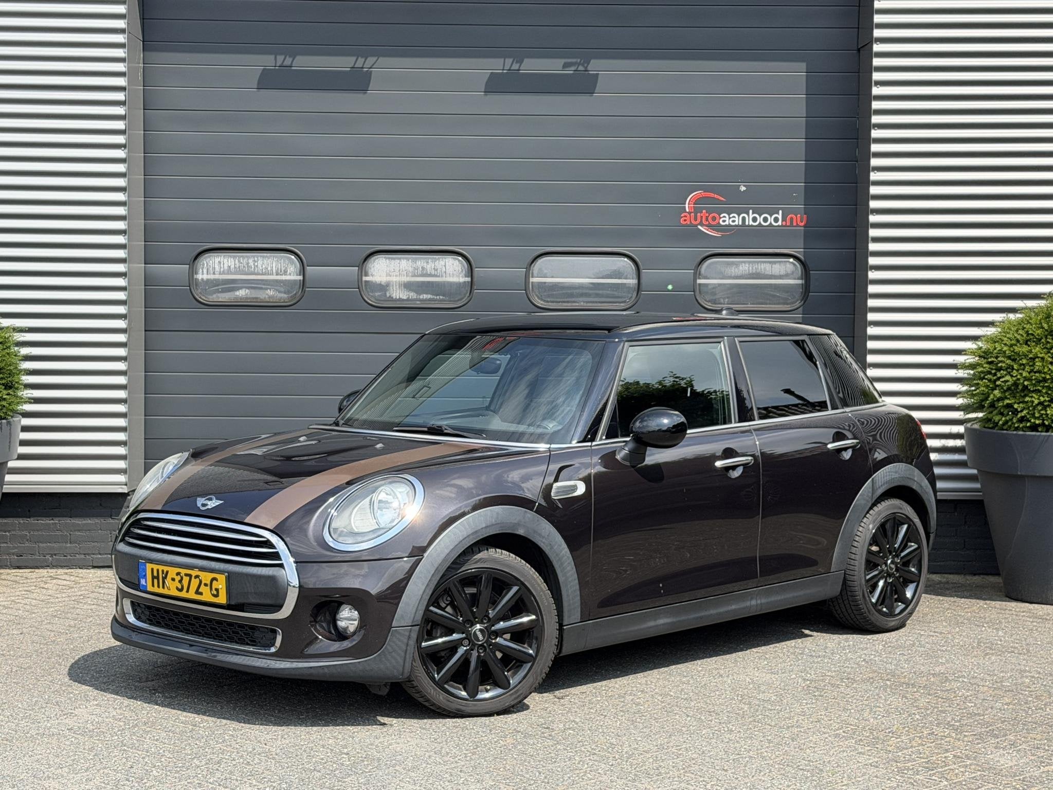 MINI 5-Deurs 1.2 One Salt Business | Navigatie | Parkeersens, Auto's, Stof, Gebruikt, Bruin, 49 €/maand