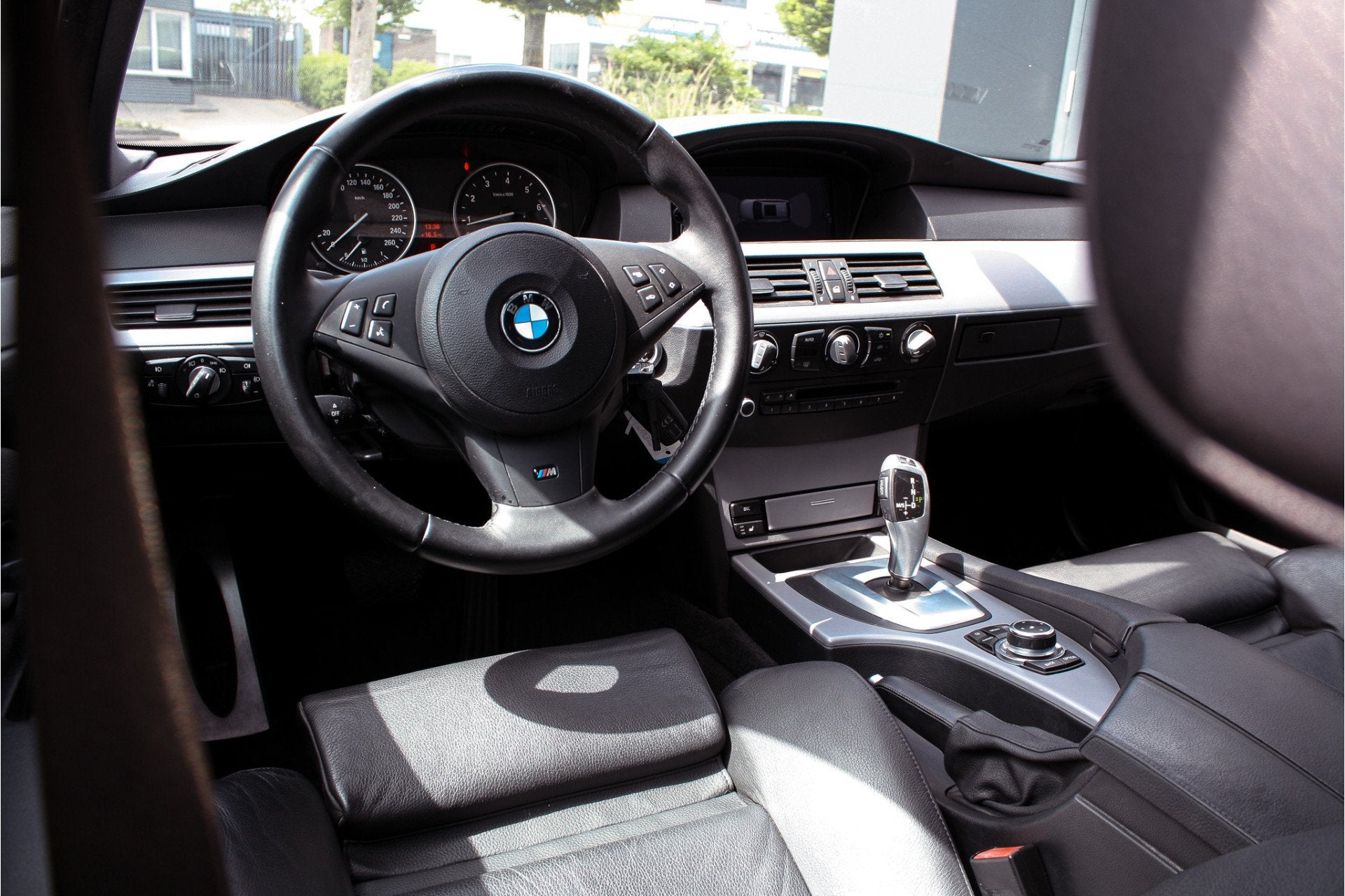 BMW 5 Serie Touring 520i M-Sport Edition LCI | NL Auto | 2de, Automaat, Achterwielaandrijving, 4 cilinders, Met garantie (alle)