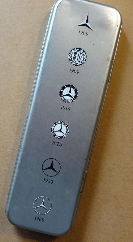 Prachtige set MERCEDES BENZ pins in origneel blik, Ophalen of Verzenden, Zo goed als nieuw, Transport, Speldje of Pin