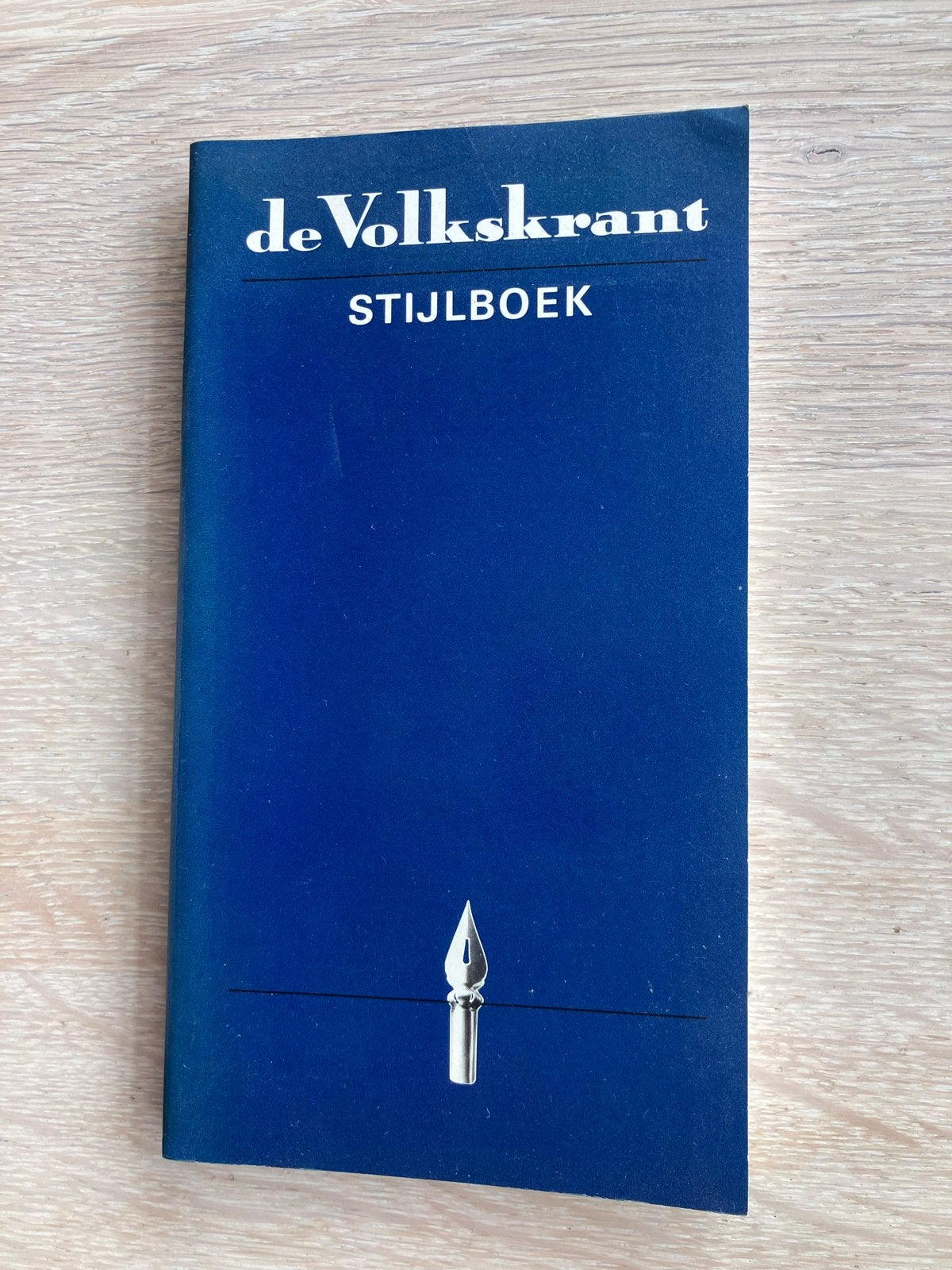 De Volkskrant Stijlboek - Essentieel voor schrijvers, Boeken, Ophalen of Verzenden, Zo goed als nieuw, Krant