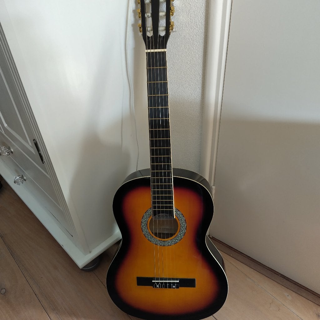Gitaar met tas, Ophalen, Zo goed als nieuw, Klassieke of Spaanse gitaar