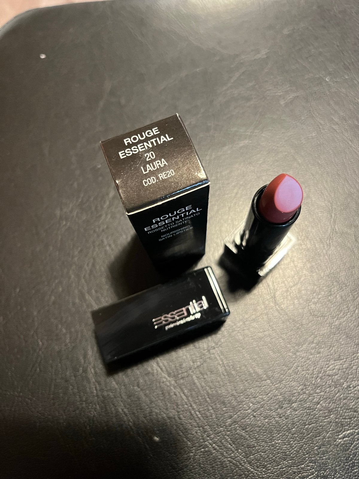 Essential Rouge Lipstick 20 Laura - Nieuw, Lippen, Nieuw, Ophalen of Verzenden, Make-up