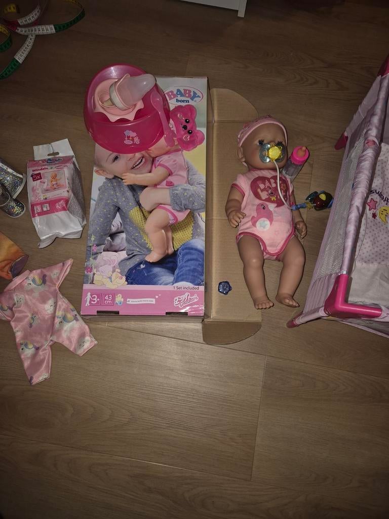 Baby Born pop met veel extra's en accessoires, Kinderen en Baby's, Speelgoed | Poppen, Ophalen of Verzenden, Gebruikt, Babypop