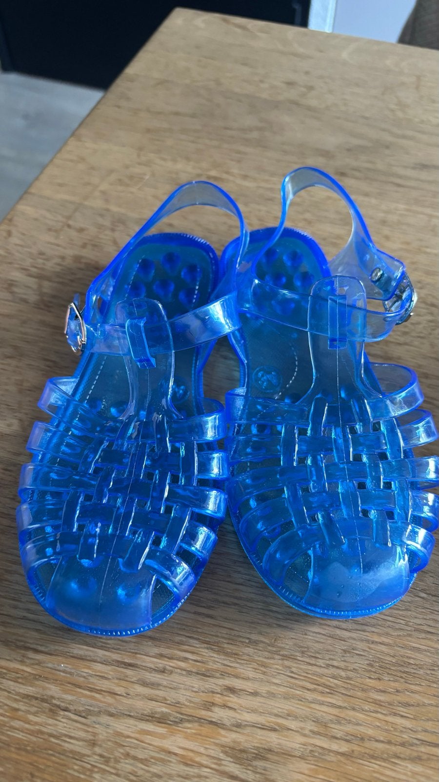 Blauwe plastic waterschoenen maat 34, Ophalen of Verzenden, Zo goed als nieuw, Blauw, Sandalen of Muiltjes