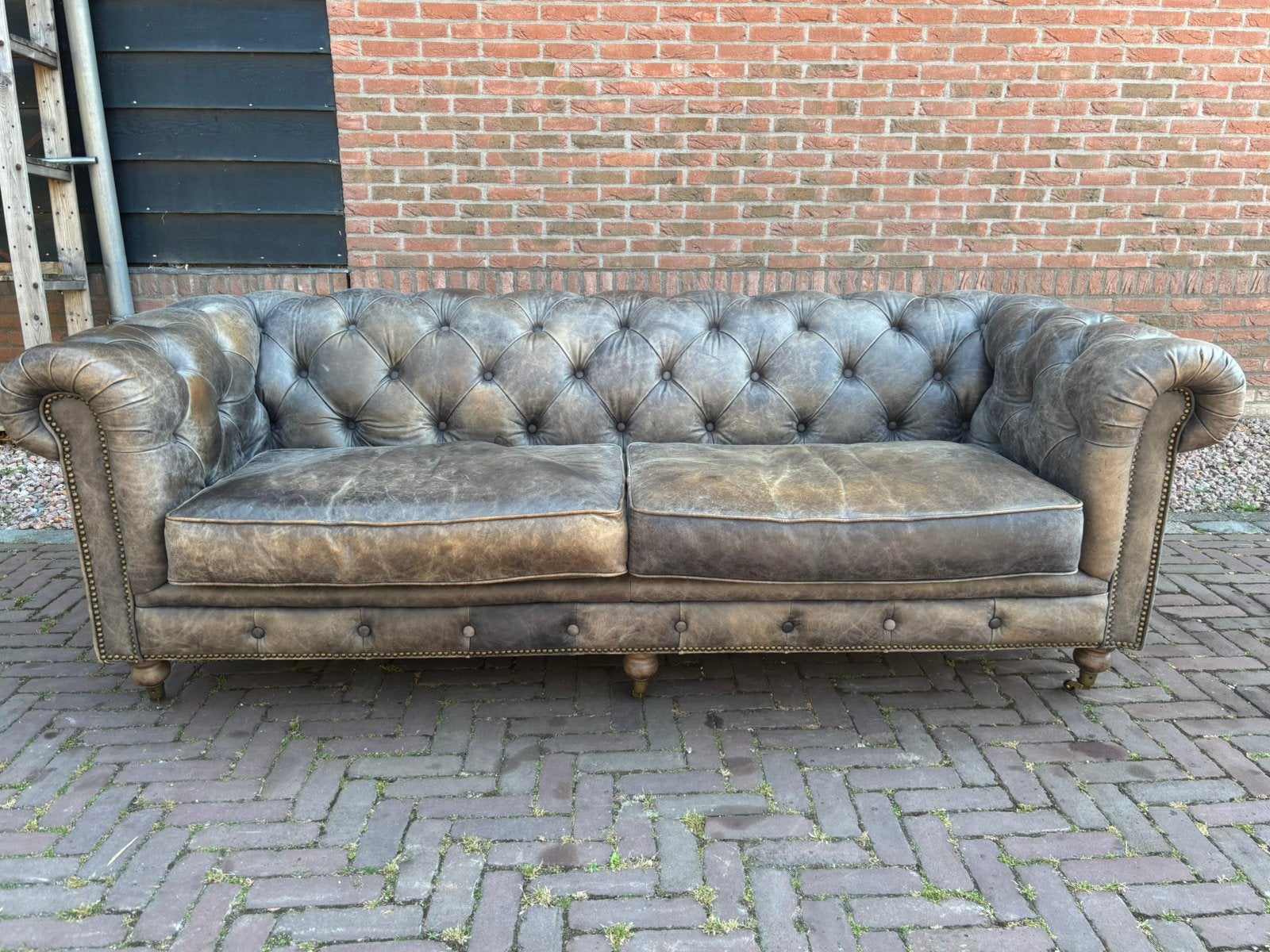 Chesterfield 3-zits Bank Grijs/Taupe Leer, Gebruikt, Driepersoons, Rechte bank, 200 tot 250 cm
