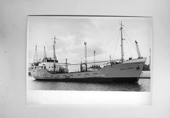 scheepvaart-foto-hinrich ahrens, Ophalen of Verzenden, Zo goed als nieuw, Motorboot, Boek of Tijdschrift