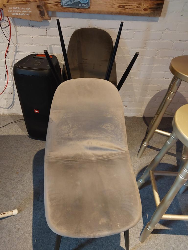 Comfortabele grijze stoel met metalen poten, Gebruikt, Overige kleuren, Ophalen of Verzenden, Stof