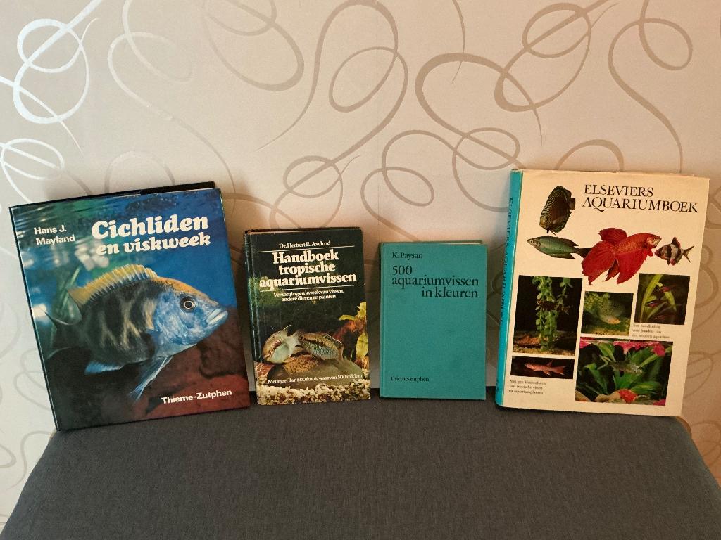 Aquariumboeken 4 stuks (alleen ophalen), Boeken, Ophalen, Gelezen, Vissen