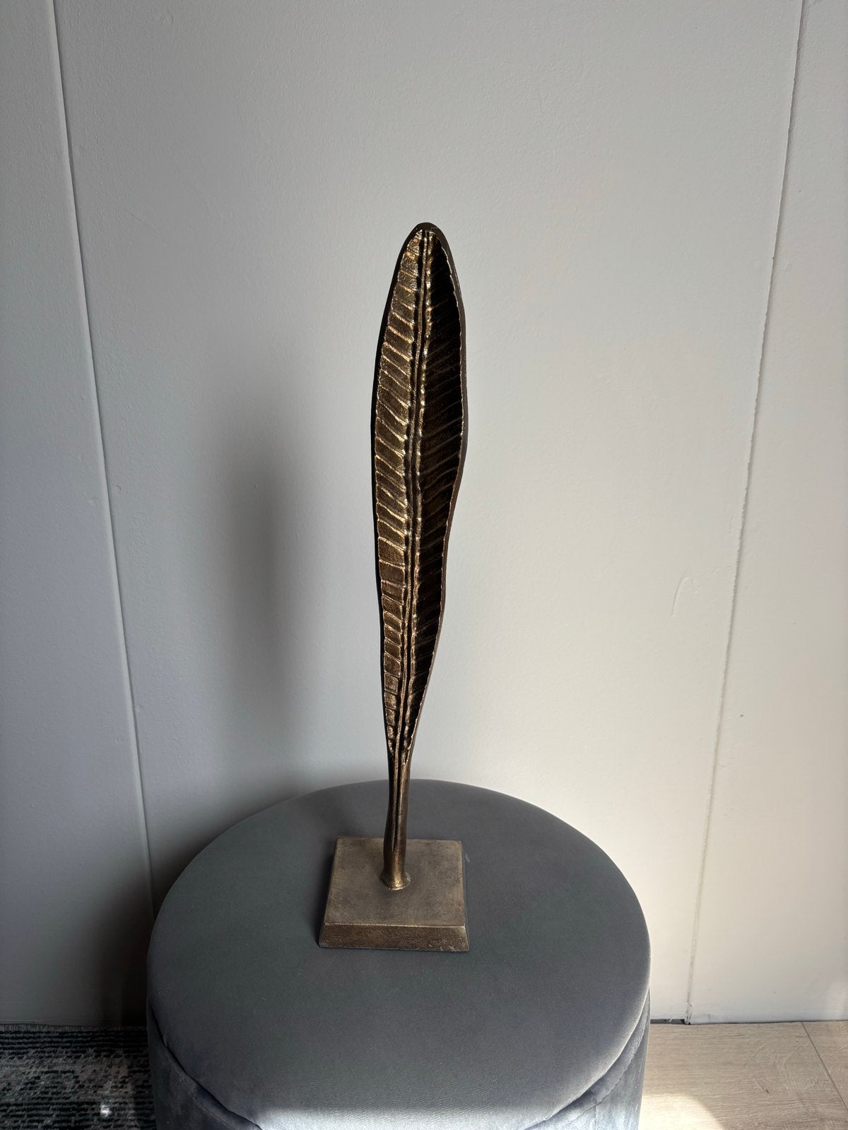 Decoratieve goud/bronzen veer op voetstuk, Ophalen, Nieuw