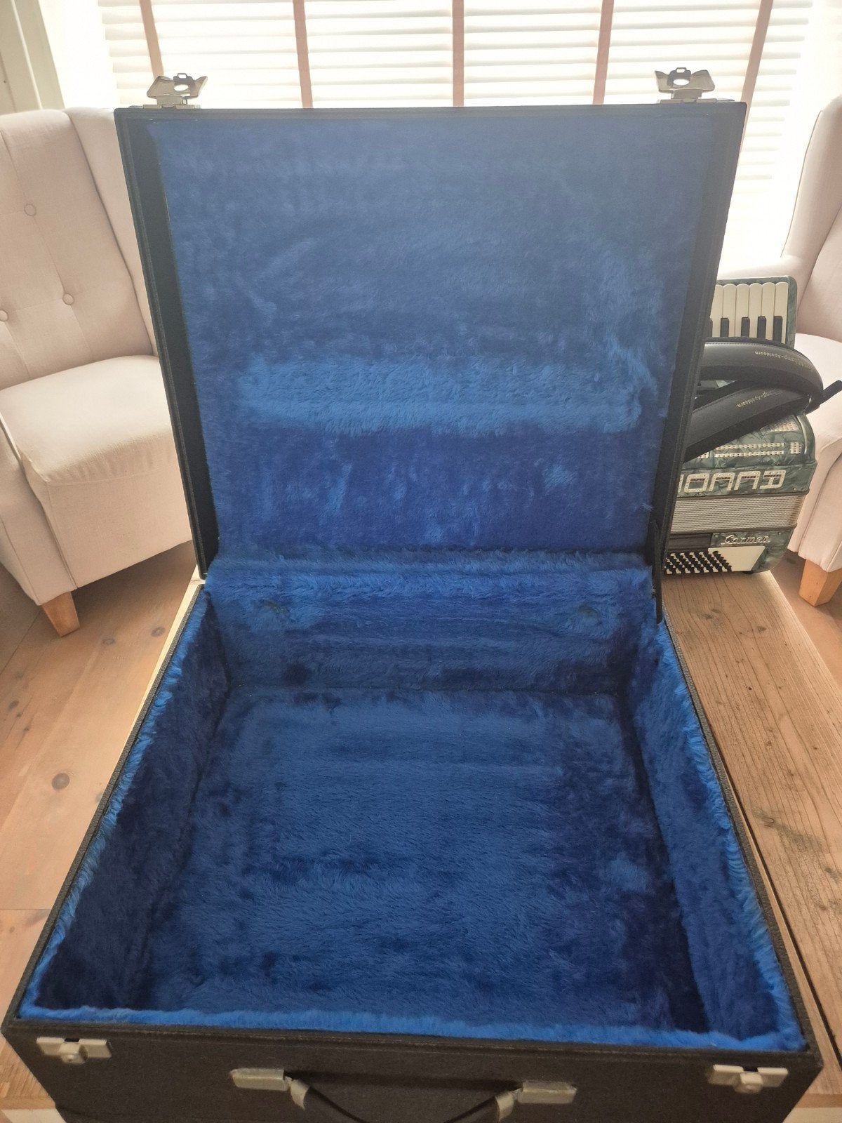 Accordiola Super carmen piano accordeon met koffer en riemen