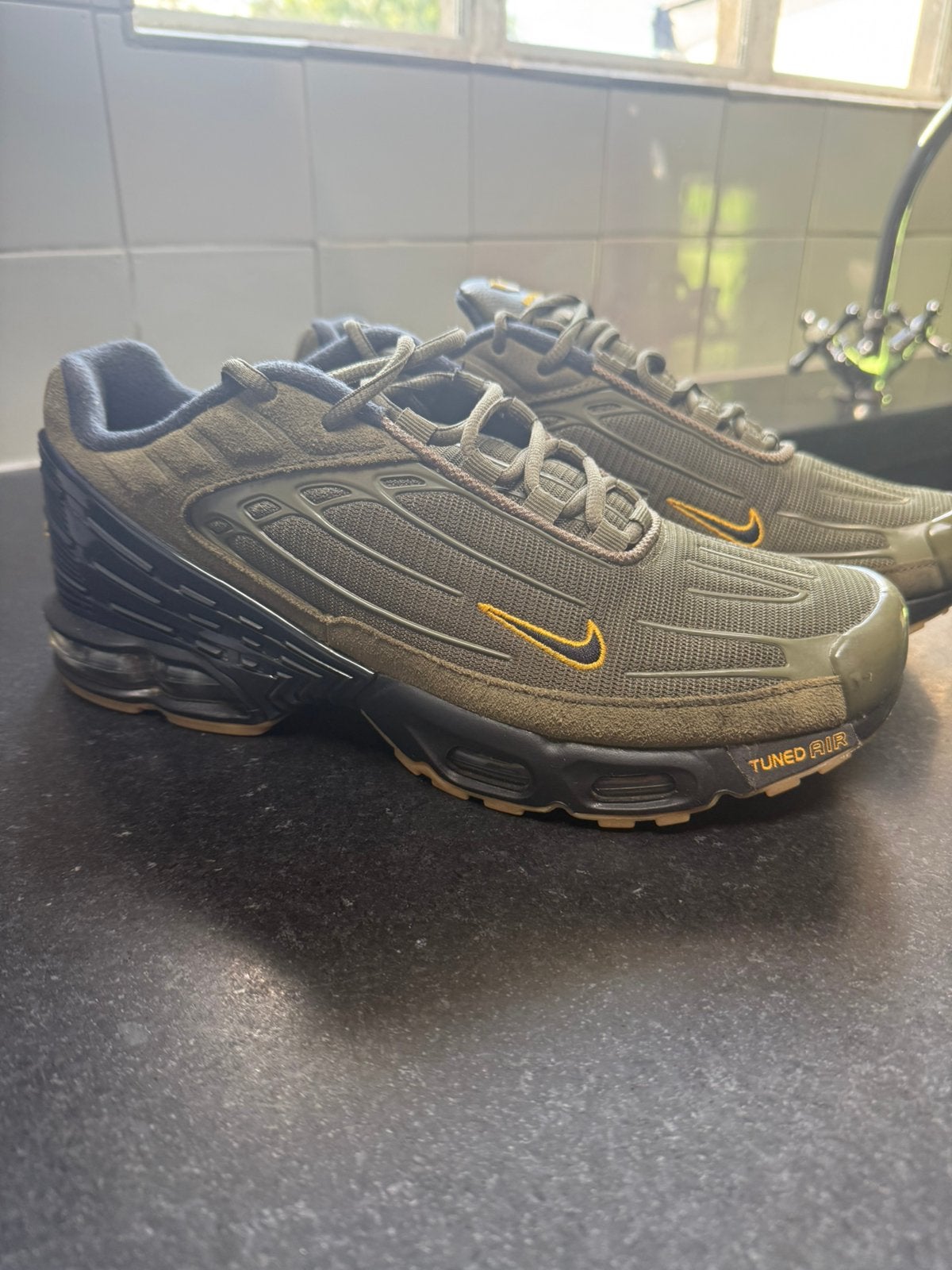 Nike air max plus 3 medium olive green 43 *deadstock, Ophalen of Verzenden, Zo goed als nieuw, Overige kleuren