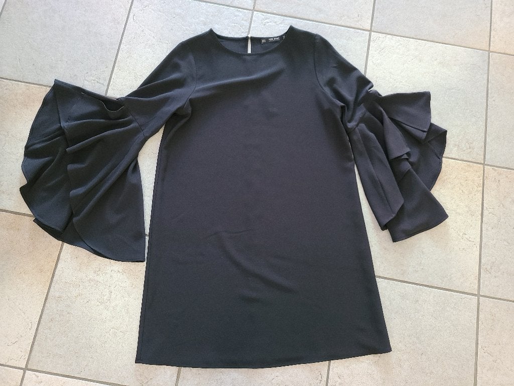 Zwarte jurk, aparte mouwen, Zara, maat M, Maat 38/40 (M), Nieuw, Ophalen of Verzenden, Boven de knie