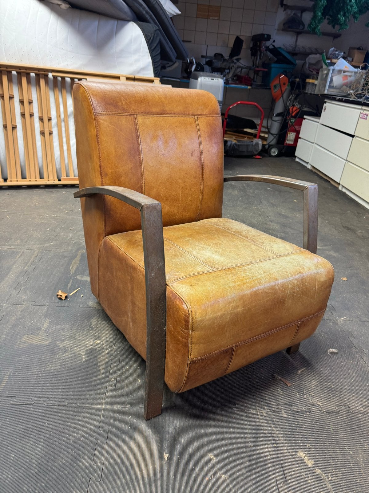Leren fauteuil met stalen armleuningen, Ophalen, Gebruikt, Bruin, Leer