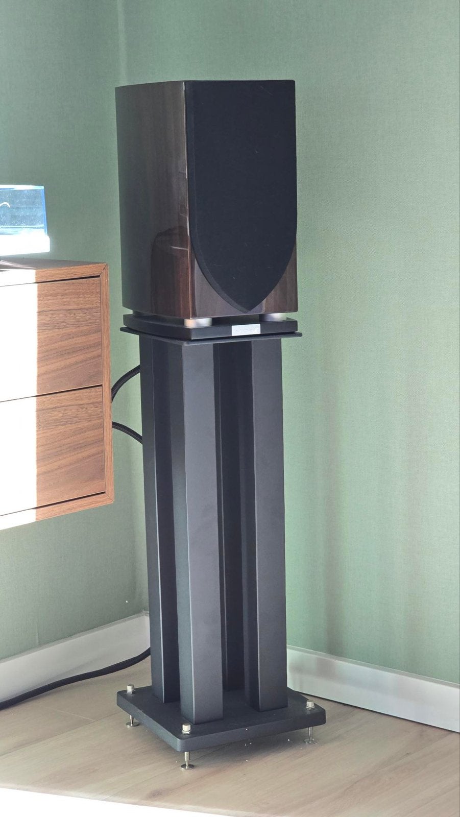 Atohm GT1-HD Wengnut met Norstone Stylung Square stands, Inclusief standaarden, Zo goed als nieuw, Boekenplank luidspreker, Ophalen