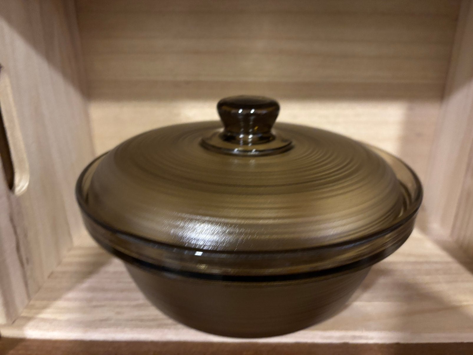 Arcopal France geribbelde ovenschaal met deksel rookglas, Gebruikt, Ophalen of Verzenden, Overige stijlen, Glas
