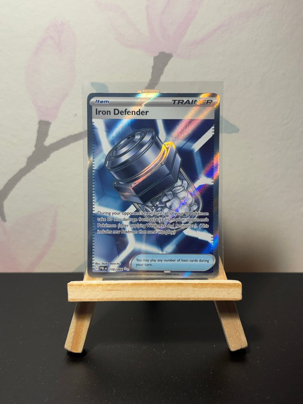 Iron Defender 110/084, Ophalen of Verzenden, Zo goed als nieuw, Losse kaart, Foil