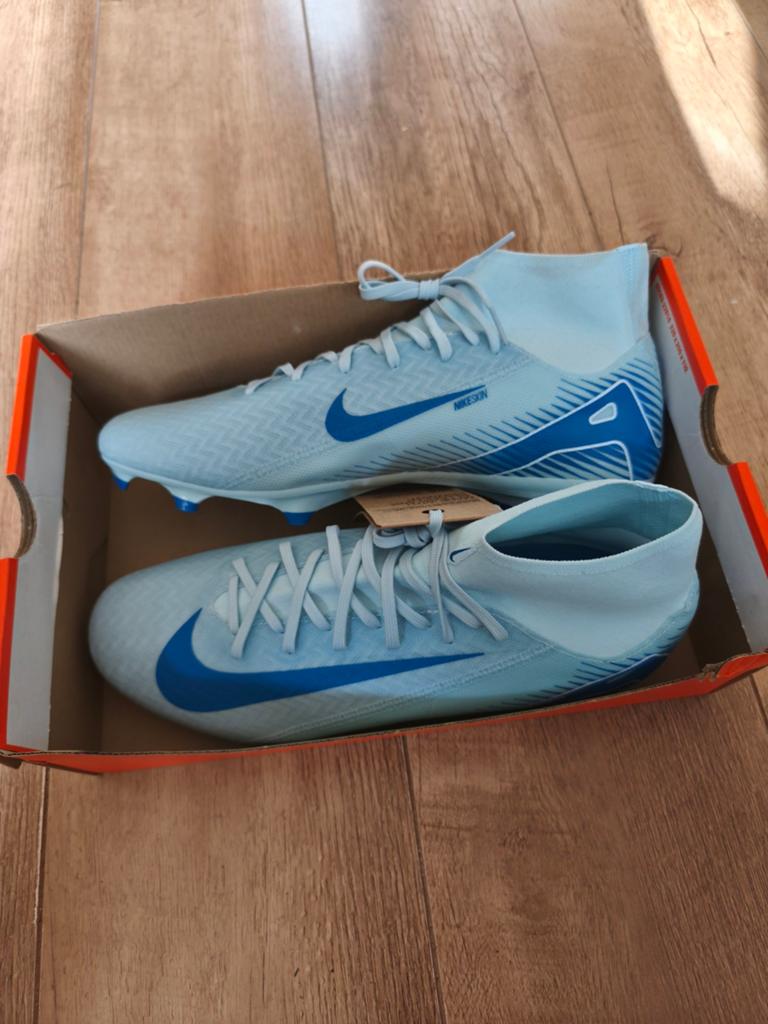 Blauwe Nike voetbalschoenen maat 45,5. Helemaal nieuw, Maat XS of kleiner, Ophalen of Verzenden, Schoenen