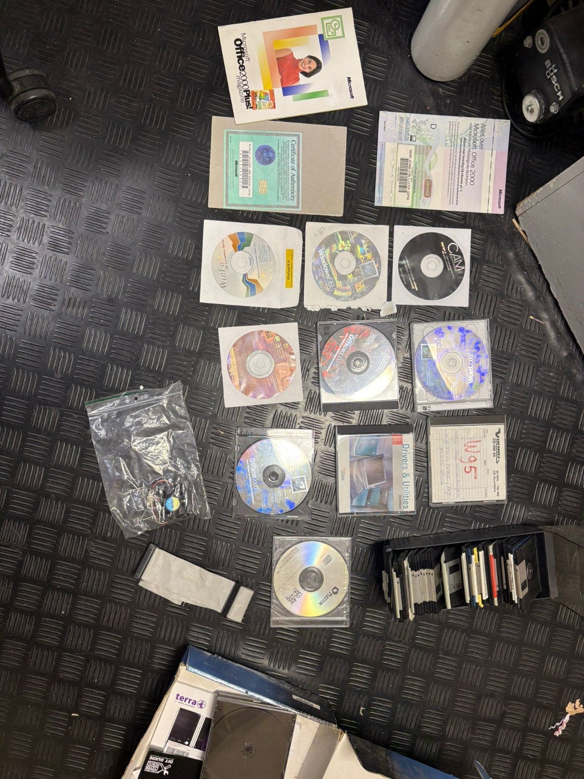 Microsoft Office 2000 Plus! Magazine & Windows CD's, Ophalen of Verzenden, Gebruikt, Windows