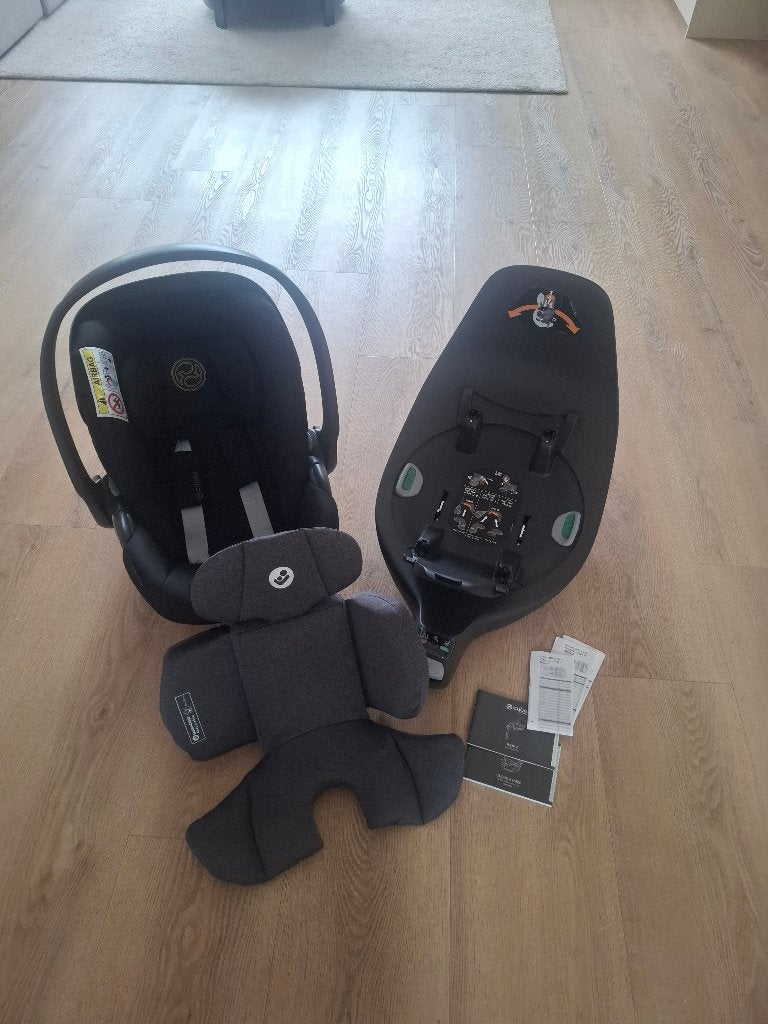 Maxicosi Cybex met base, Kinderen en Baby's, Autostoeltjes, Gebruikt, Isofix, 0 t/m 13 kg, Slaapstand