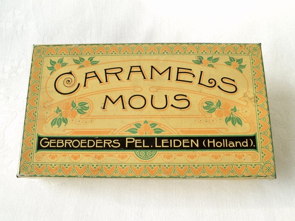 Rechthoekig blik Caramels Mous – Gebr Pel Leiden 1910’s, Ophalen of Verzenden, Zo goed als nieuw, Suiker, Overige merken