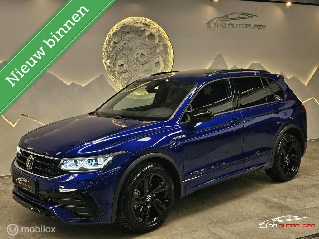 Volkswagen Tiguan 1.5 TSI R-Line Panorama/Lapiz Blue/Black S, 15 km/l, 1498 cc, Zwart, 4 cilinders