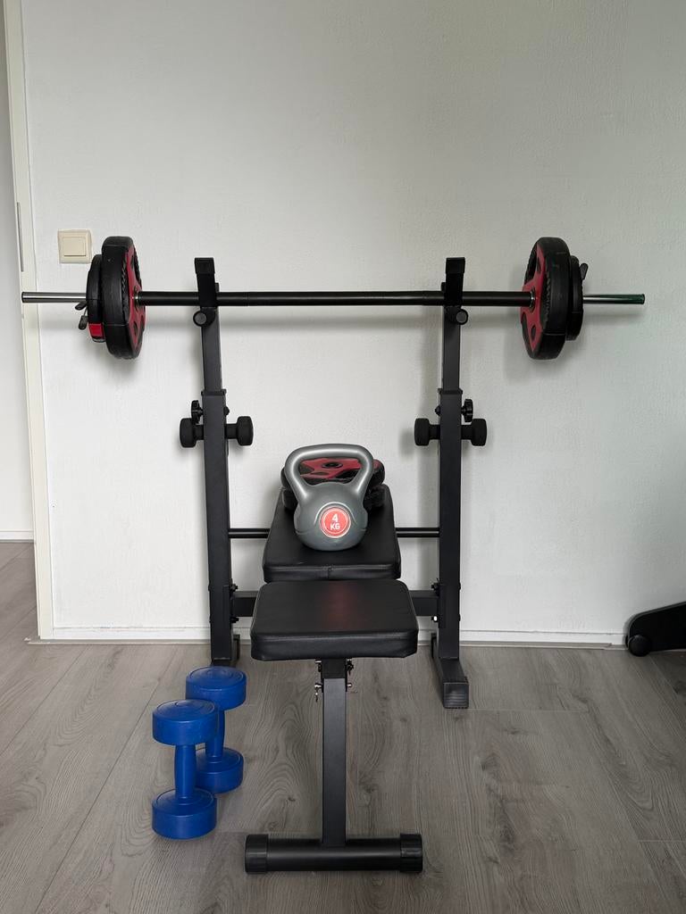 Halterbank met halterstang en gewichten, Sport en Fitness, Fitnessmaterialen, Ophalen of Verzenden, Zo goed als nieuw, Armen, Fitnessbank