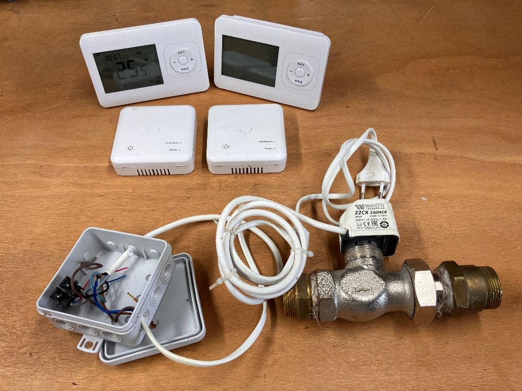 2x RF-OPTIMA R2 Thermostaat  met 2 ontvangers en aansturing., Doe-het-zelf en Verbouw, Thermostaten, Ophalen of Verzenden, Gebruikt