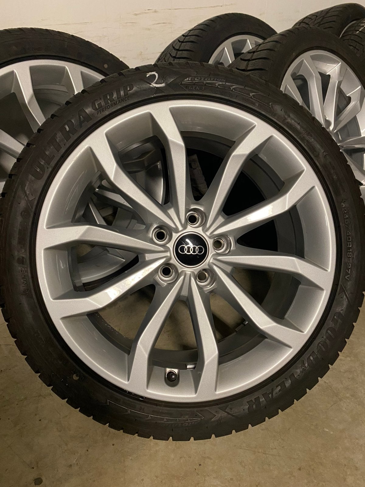 ZGAN 18” Originele Audi A4 S4 B8 B9 Velgen + Winterbanden, 18 inch, 245 mm, Banden en Velgen, Winterbanden