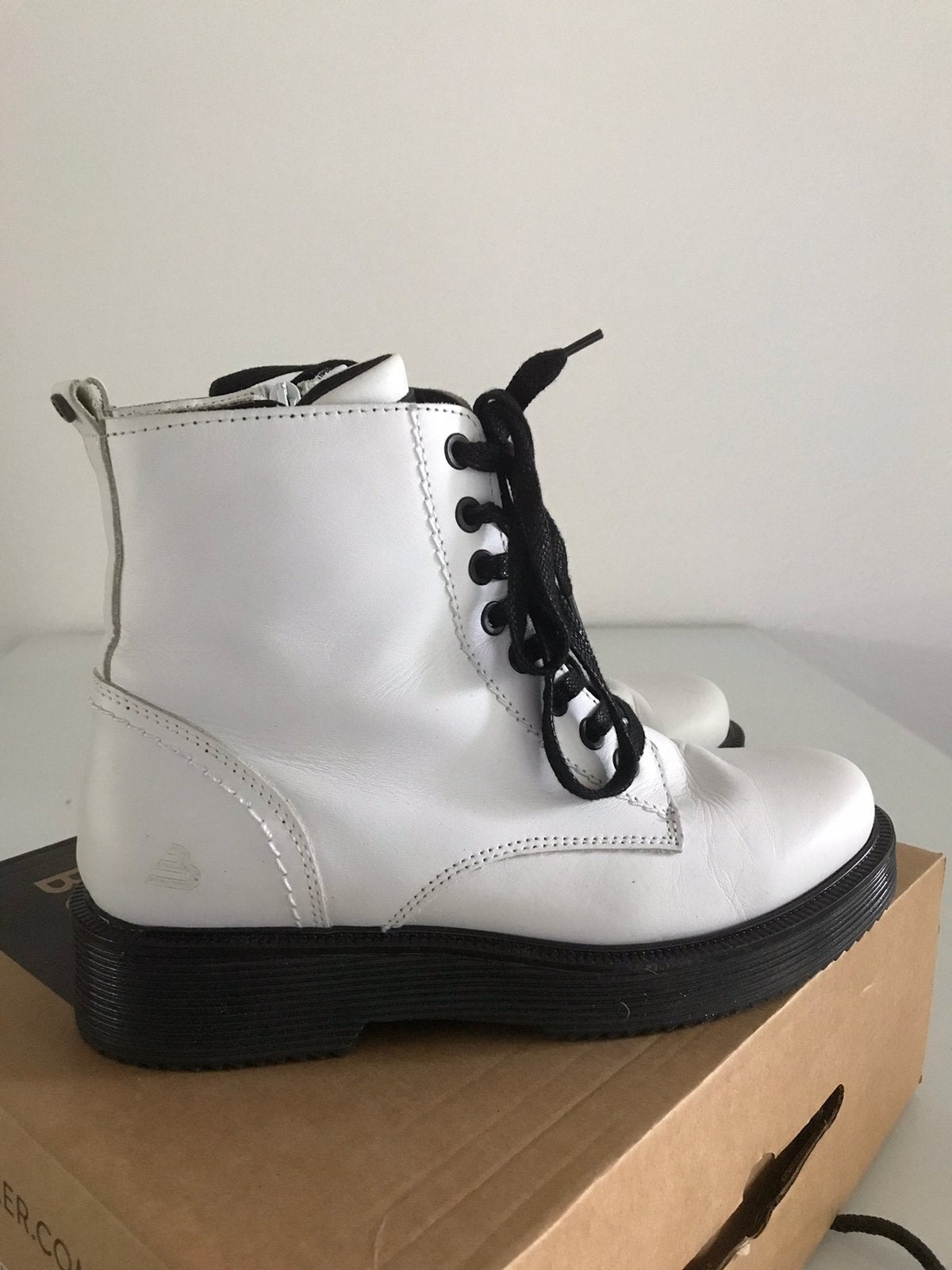 Stoere witte veterboots (Bullbox), Ophalen of Verzenden, Zo goed als nieuw, Wit