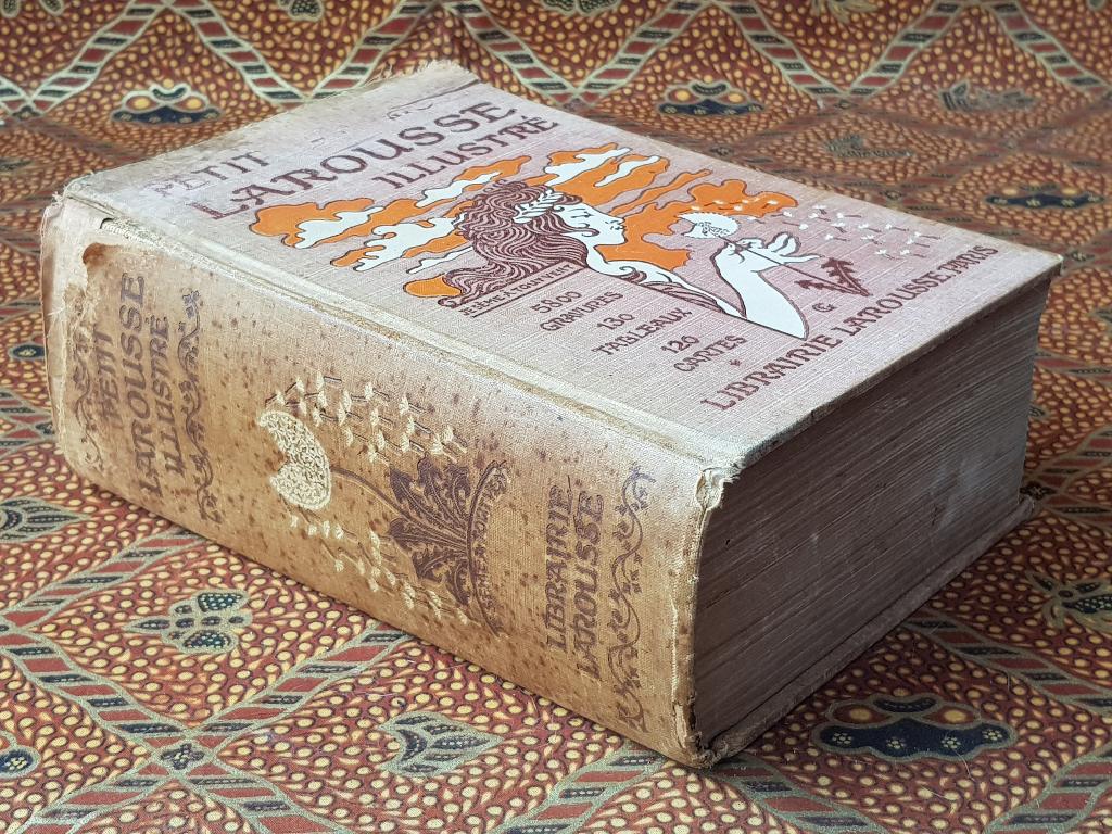 Petit Larousse Illustre antiek boek uit Frankrijk uit 1906., Ophalen of Verzenden