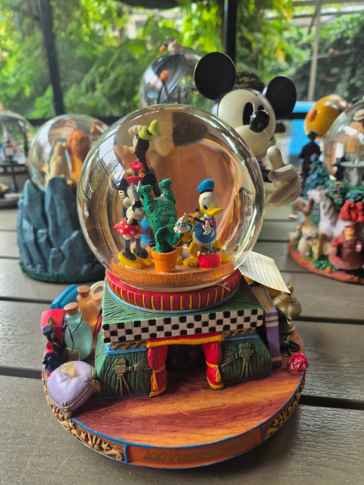 Disney 100 Years of Magic Snowglobe met Licht en Muziek, Ophalen, Mickey Mouse, Gebruikt, Beeldje of Figuurtje