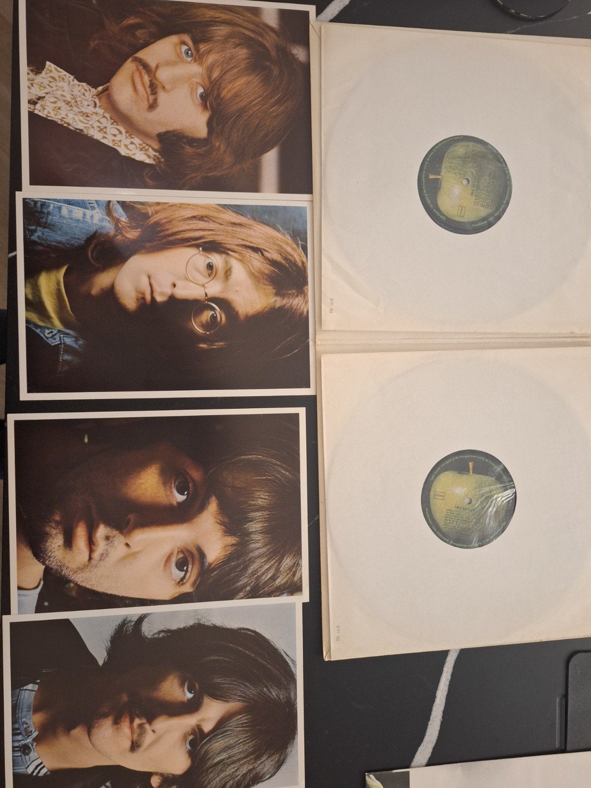 Foto 10 van The Beatles - The White Album(Zeldzaam, compleet met poster)
